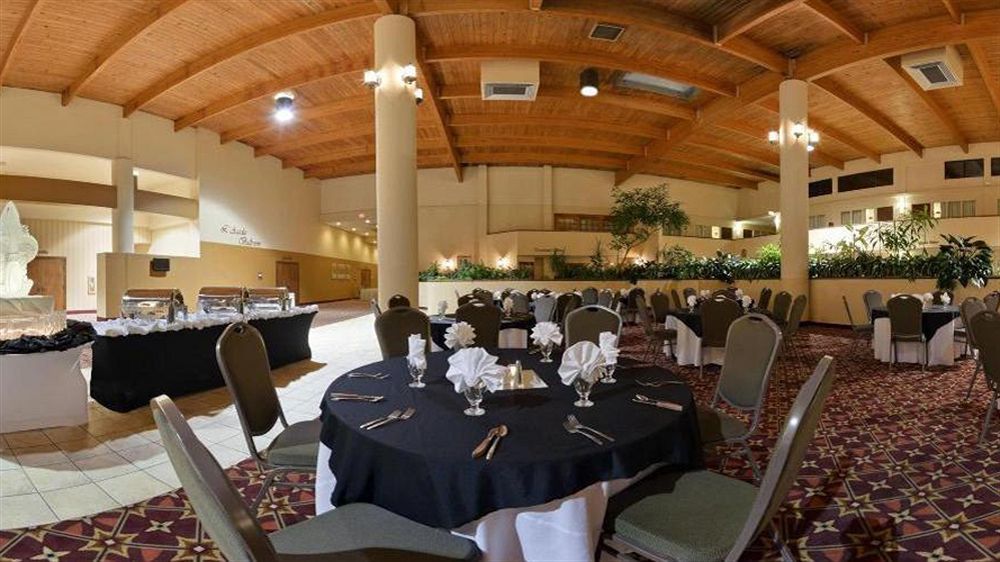 Ramada Inn Lafayette Conference Center Extérieur photo